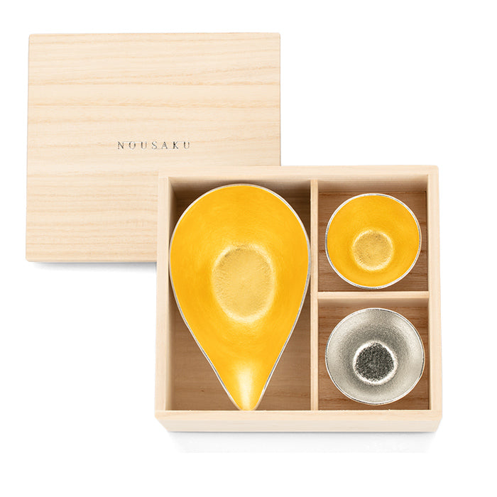 Nousaku Gold Sake Set (Gold Leaf Pitcher and Mixed Sake Cup Set)
