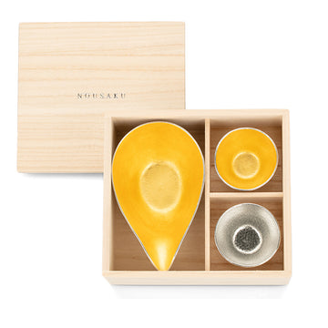 Nousaku Gold Sake Set (Gold Leaf Pitcher and Mixed Sake Cup Set)